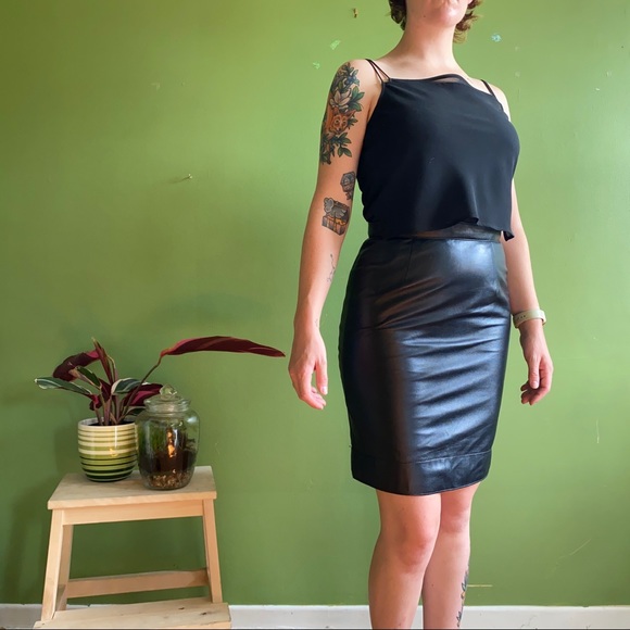 Black leather pencil skirt - Picture 3 of 5